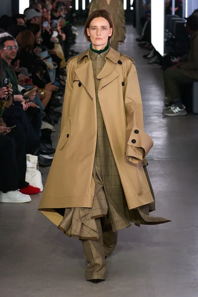 Look 27